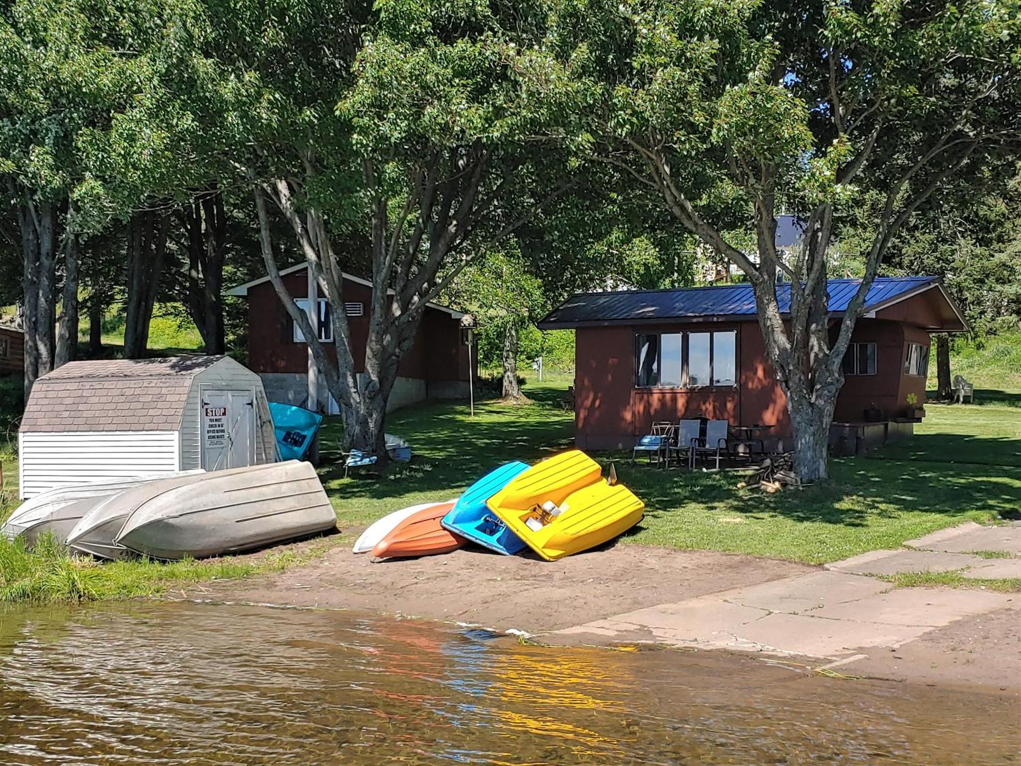 Lakeshore Motel Ice Lake Iron River Buitenkant foto