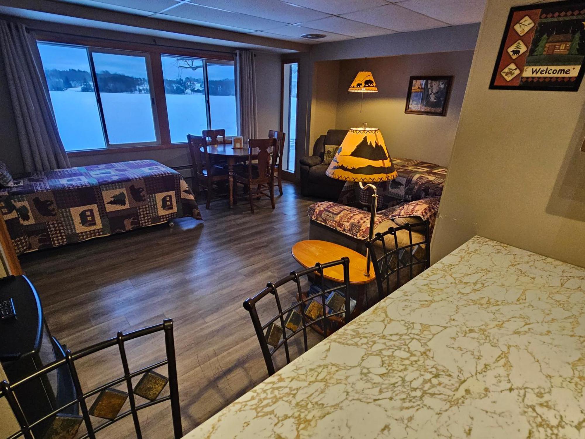 Lakeshore Motel Ice Lake Iron River Buitenkant foto